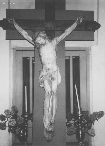 Statue : Christ en croix