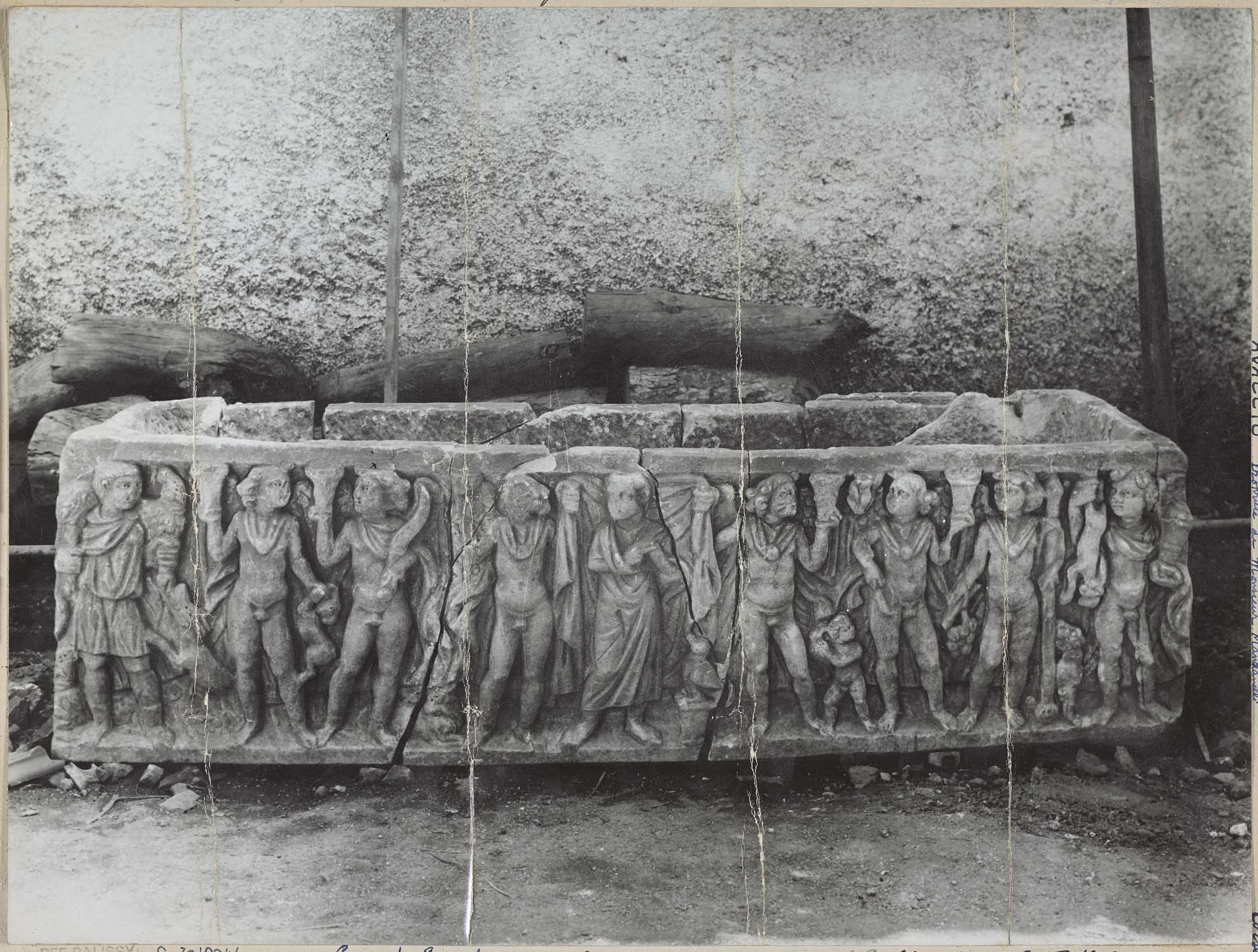 sarcophage, vue générale