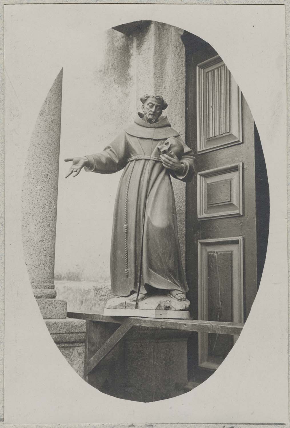 statue : saint François d'Assise, vue générale