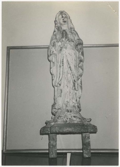 statue : Notre-Dame de Lourdes, statuette et son socle