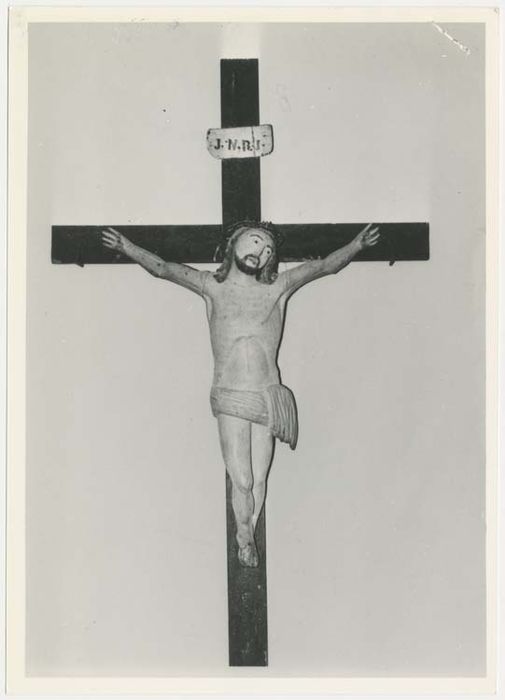 statue : Christ en croix