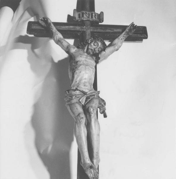 statue : Christ en Croix (crucifix)