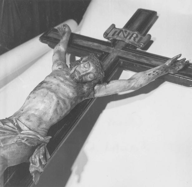 statue : Christ en Croix (crucifix)