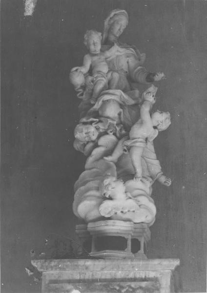 groupe sculpté : Vierge de l'Assomption entourée d'angelots