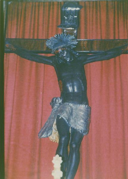 sculpture : Christ en croix