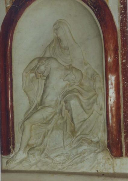 bas-relief : Vierge de Pitié