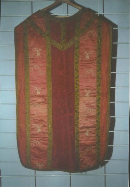 chasuble, dalmatiques, étole, manipules