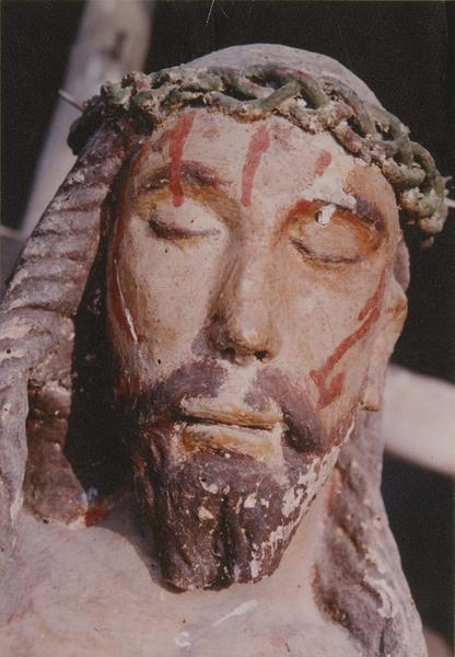 statue : Christ en croix