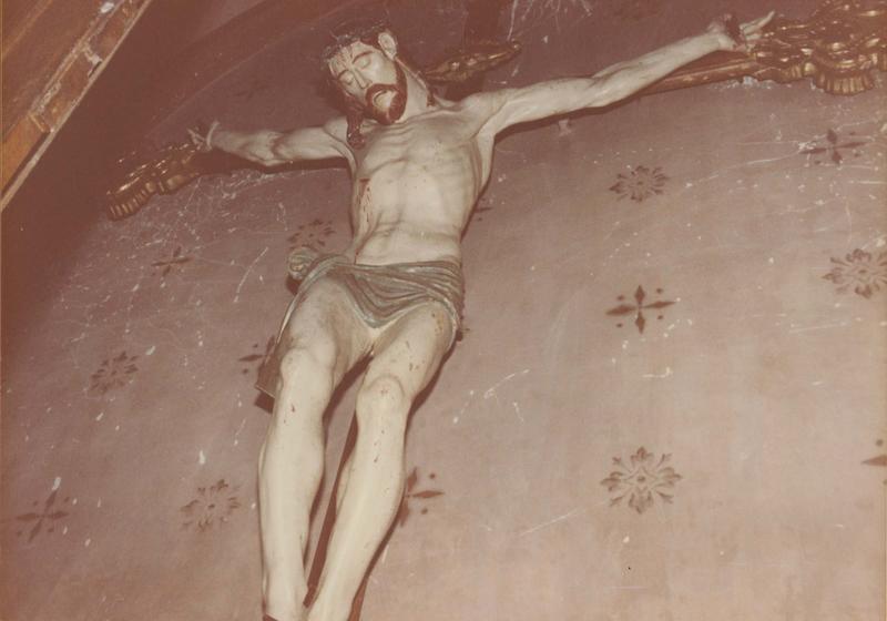 statue : Christ en Croix