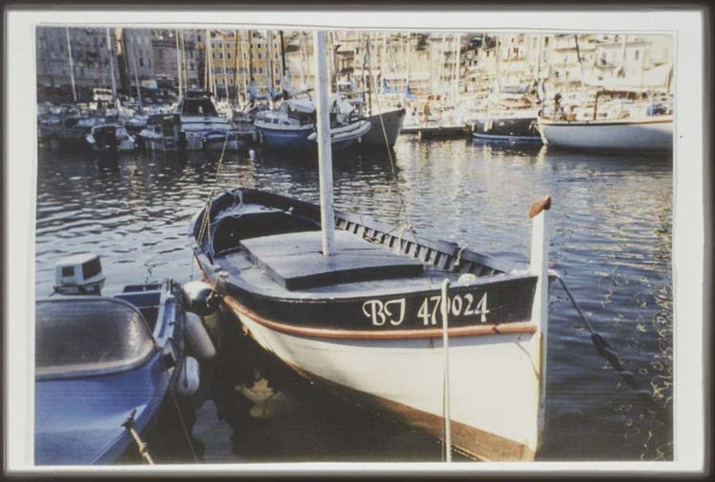 bateau de pêche : Barque bastiaise à voile latine (u squivu ou u pisdtellu) dite Sainte-Elisabeth