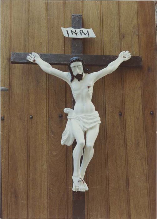 Statue : Christ en croix