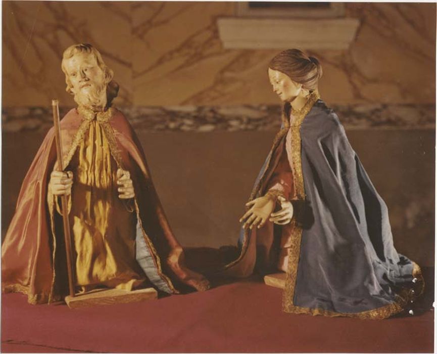 deux santons : Vierge et Saint Joseph