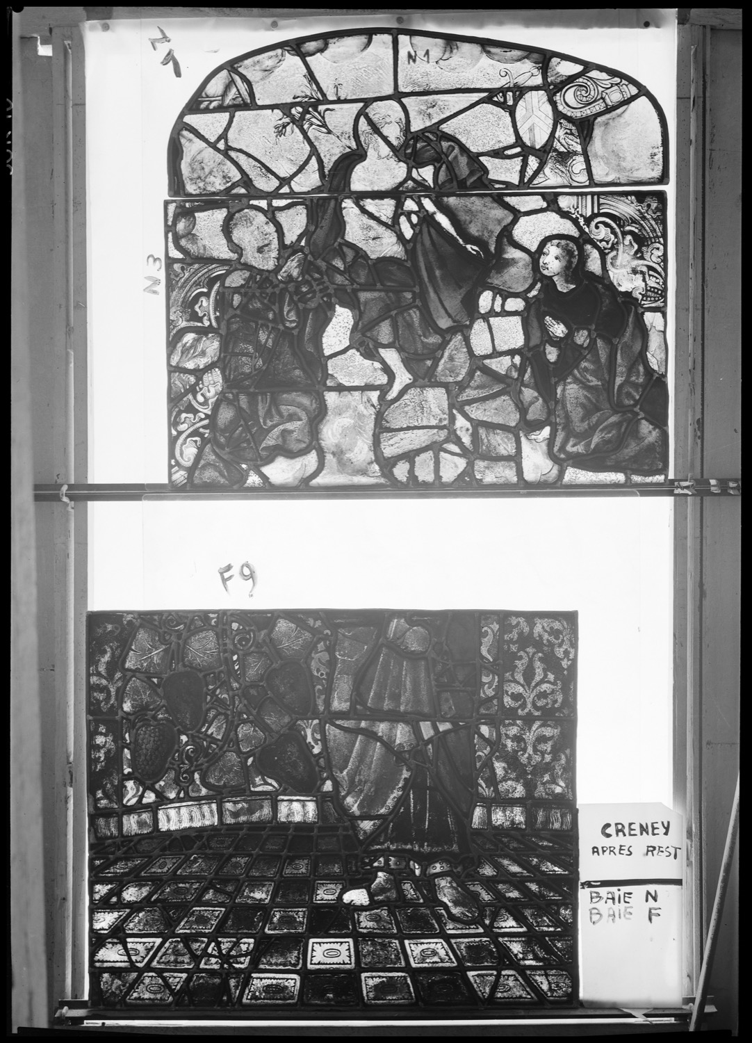 Baie F, panneau de vitrail 9 ; Baie N, panneaux de vitrail 1 et 3 [Baie 6 ; Baie 11]