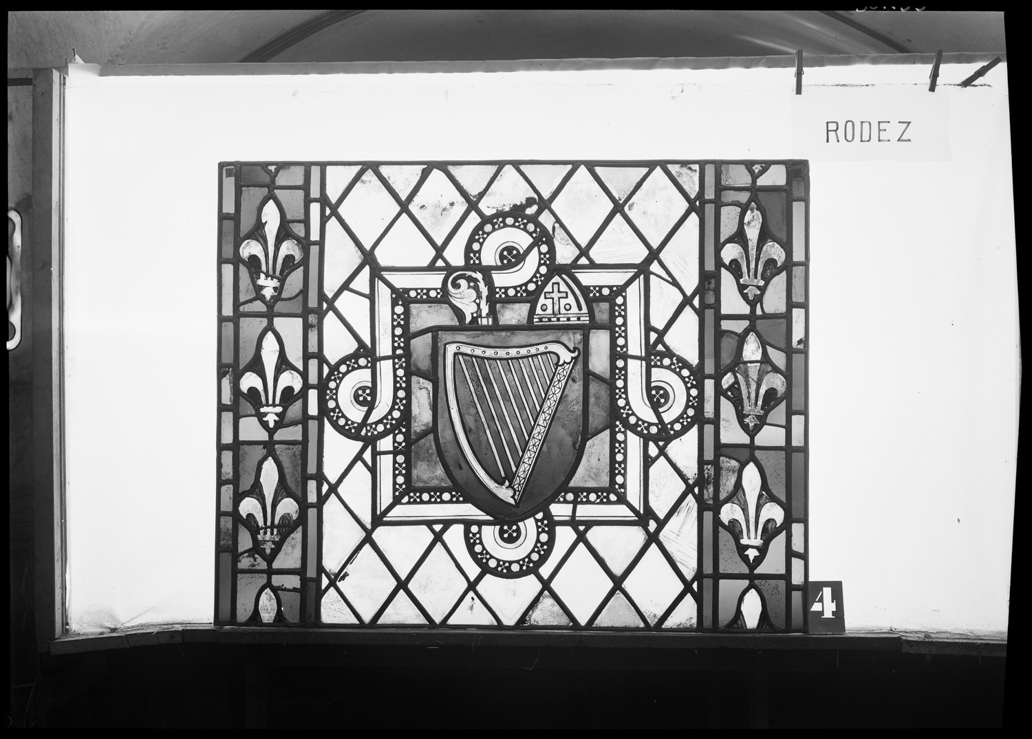 Chapelle Saint-Joseph : panneau de vitrail 4 [Baie 12]