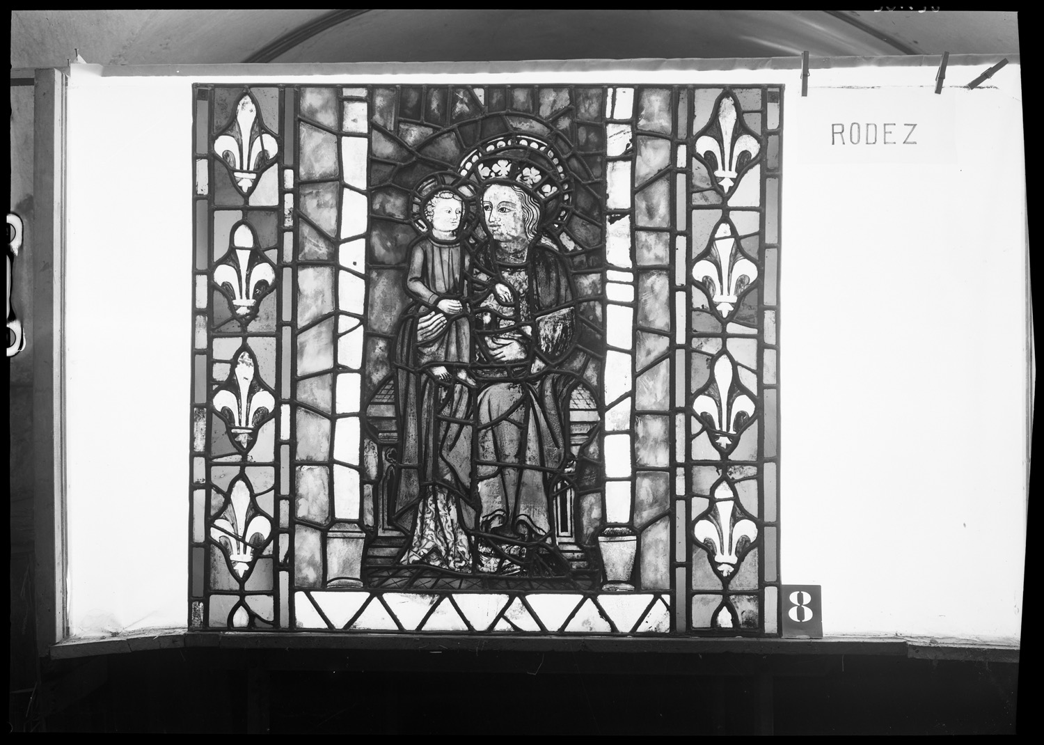 Chapelle Saint-Joseph : panneau de vitrail 8 [Baie 12]