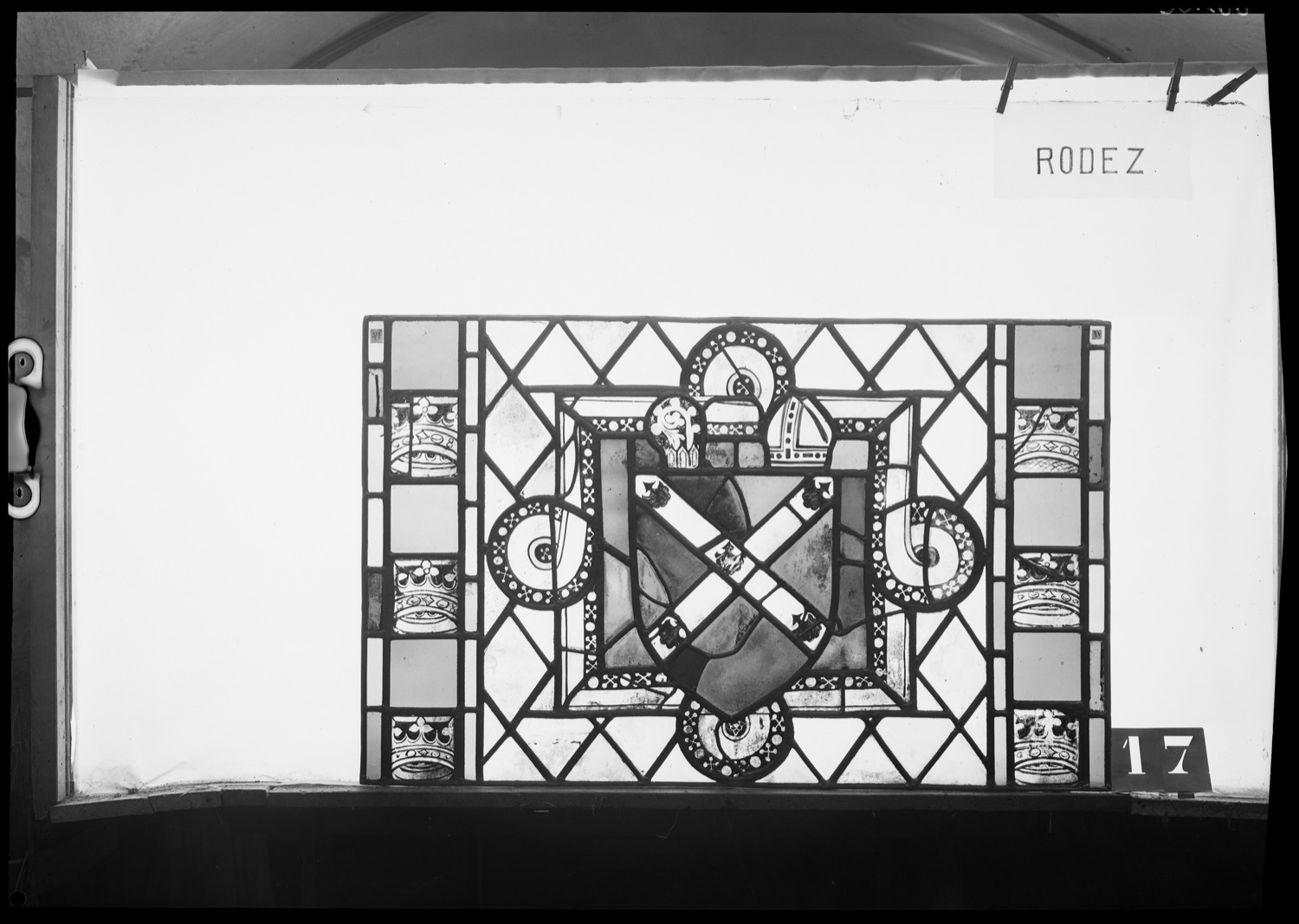 Chapelle Saint-Joseph : panneau de vitrail 17 [Baie 12]