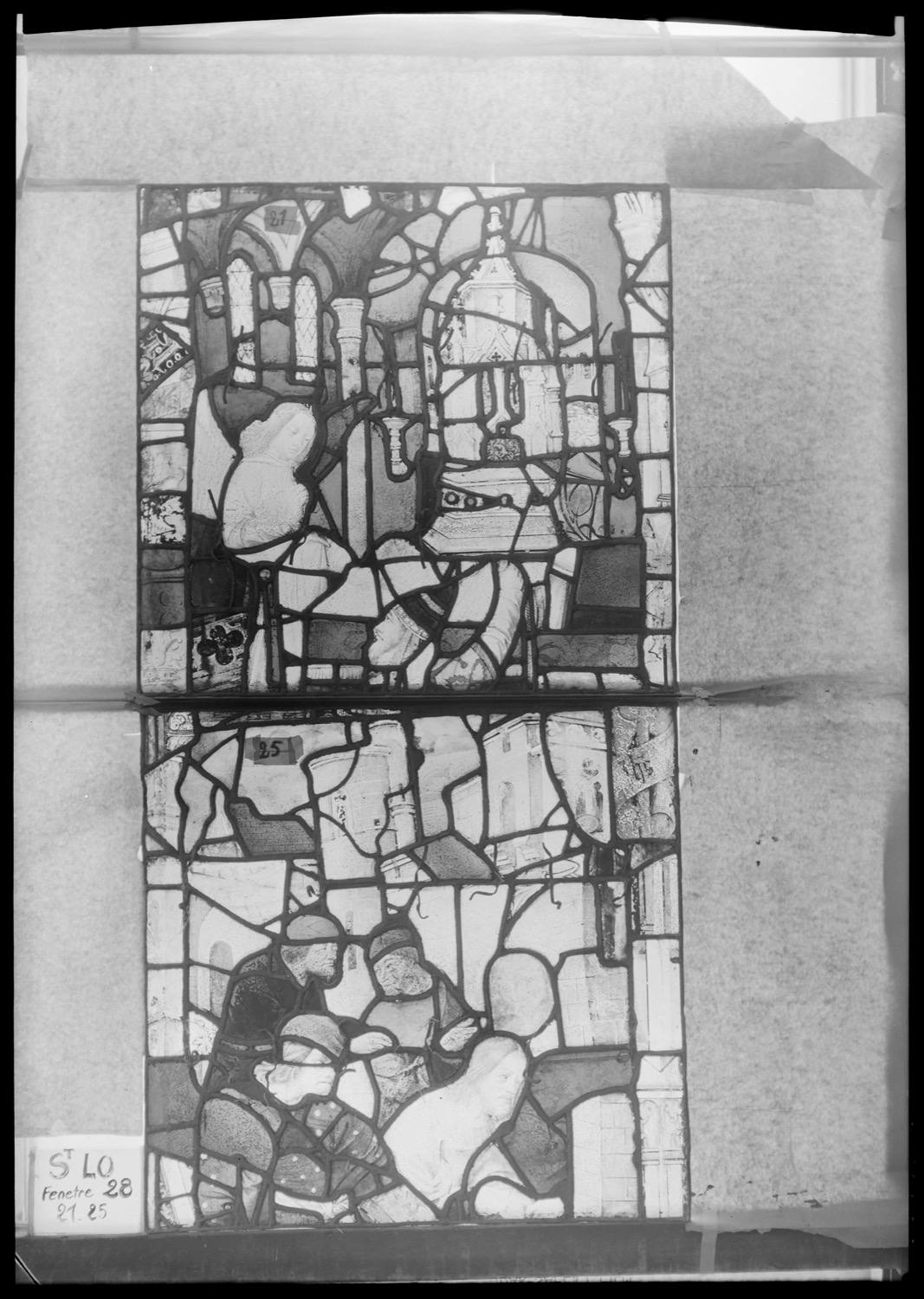 Baie 28, panneaux de vitrail 21 et 25