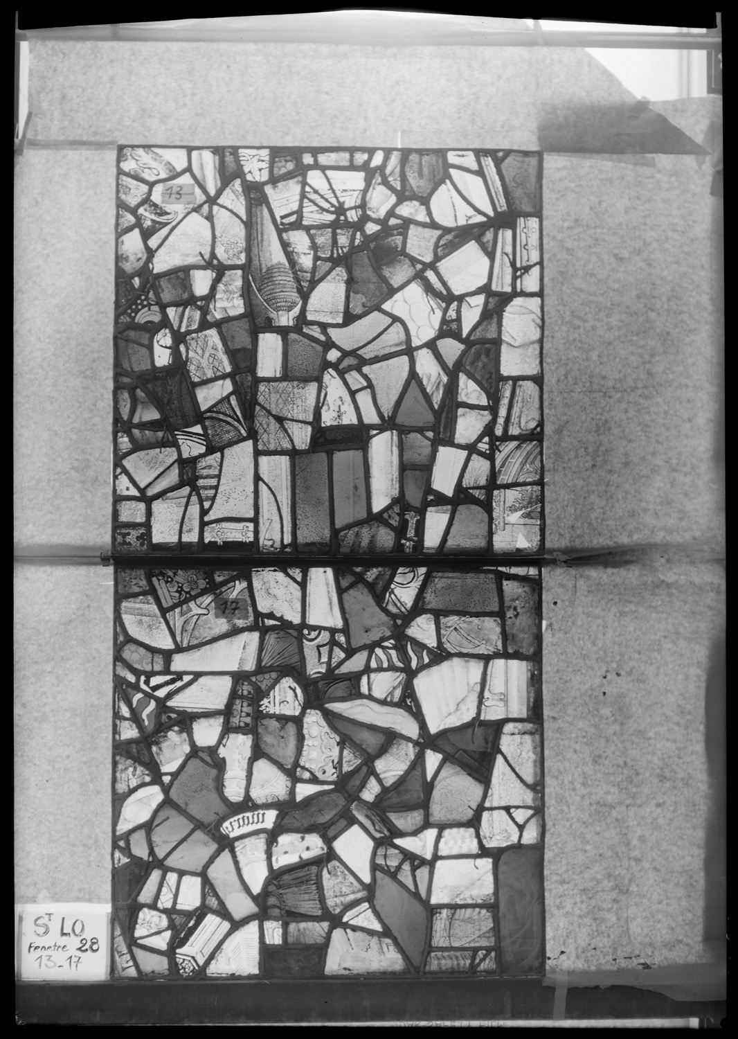 Baie 28, panneaux de vitrail 13 et 17