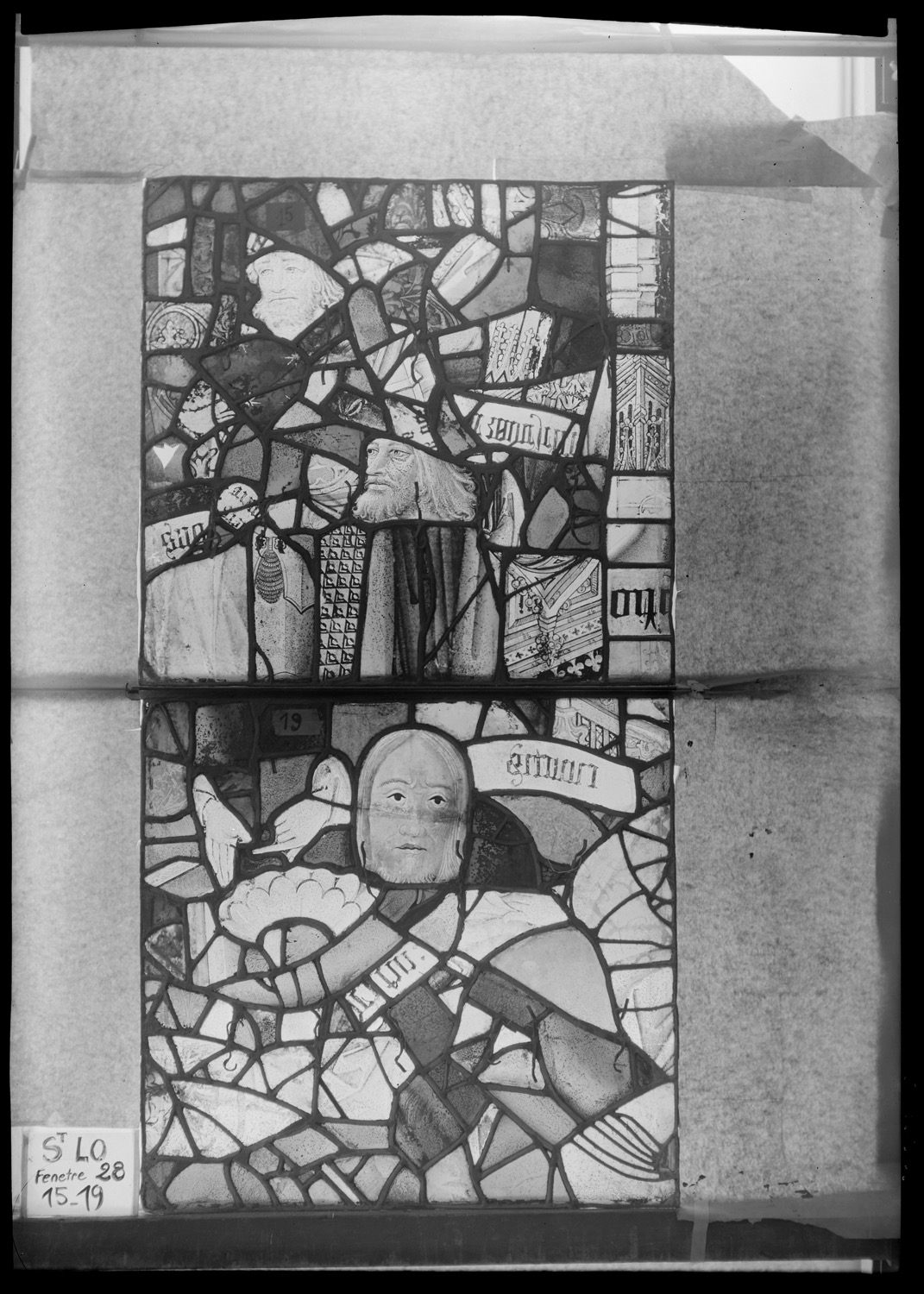 Baie 28, panneaux de vitrail 15 et 19