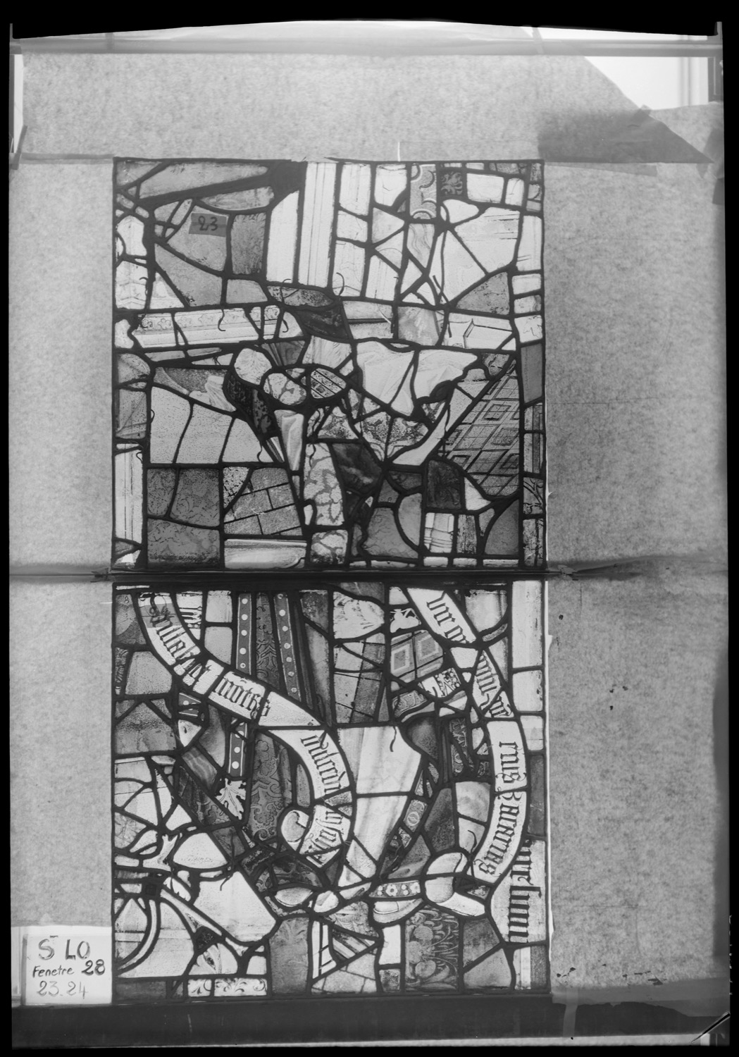 Baie 28, panneaux de vitrail 23 et 24