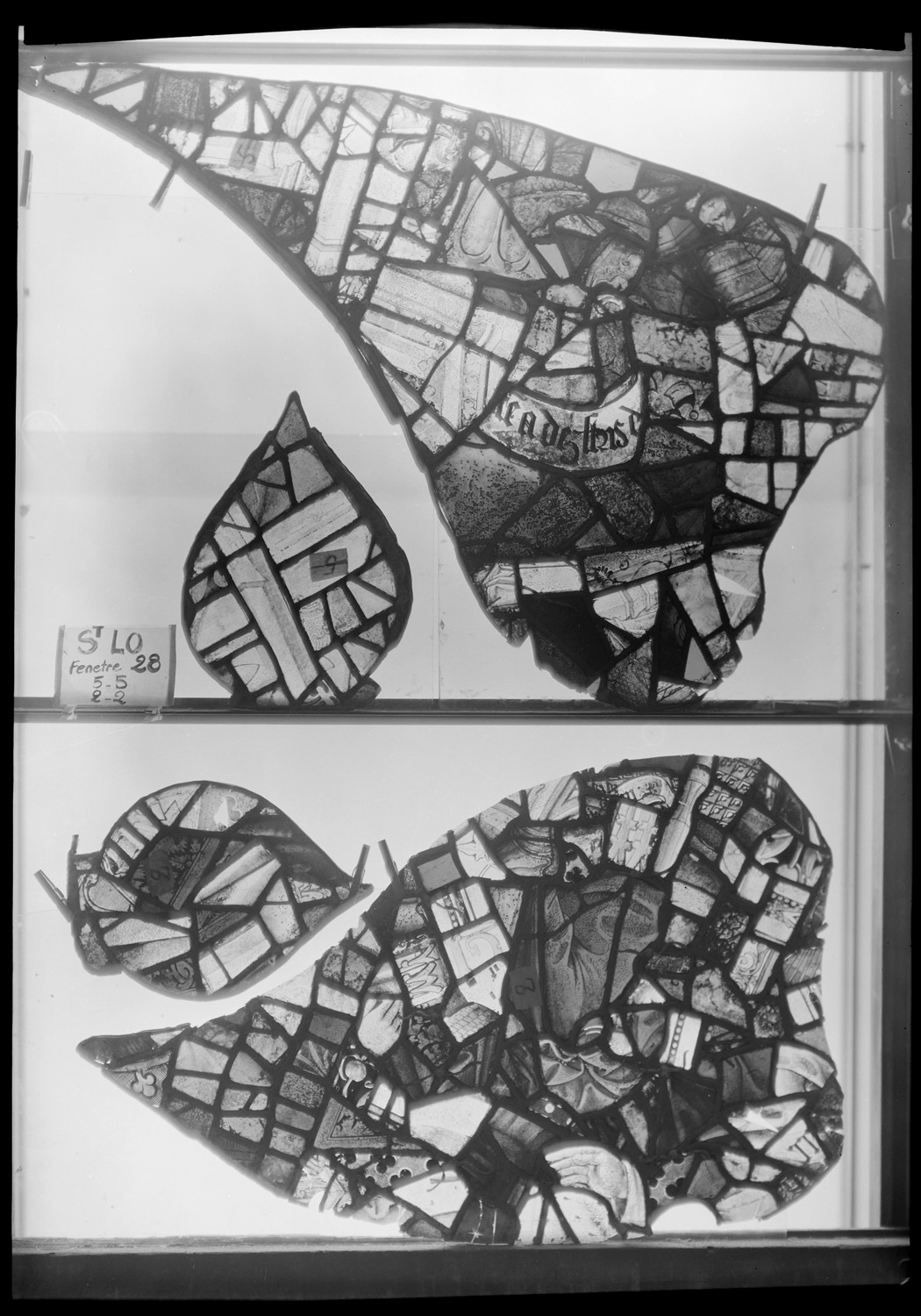 Baie 28, panneaux de vitrail 2 et 5