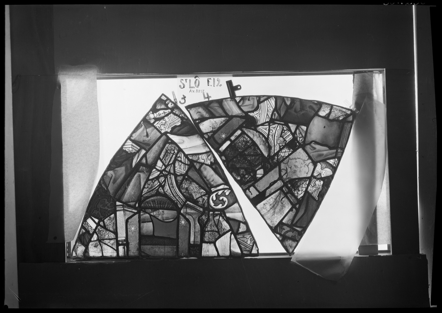 Baie 12, panneaux de vitrail 3 et 4