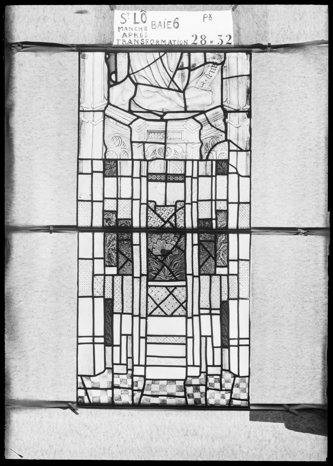 Baie 6, panneaux de vitrail 28 et 32 [Baie 26]