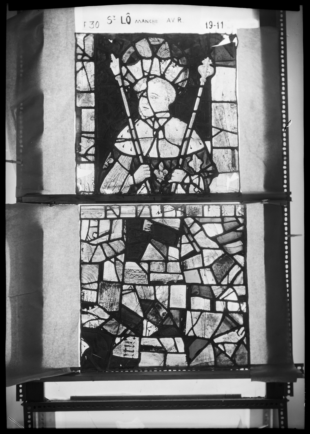 Baie 30, panneaux de vitrail 11 et 19 [Baie 14]