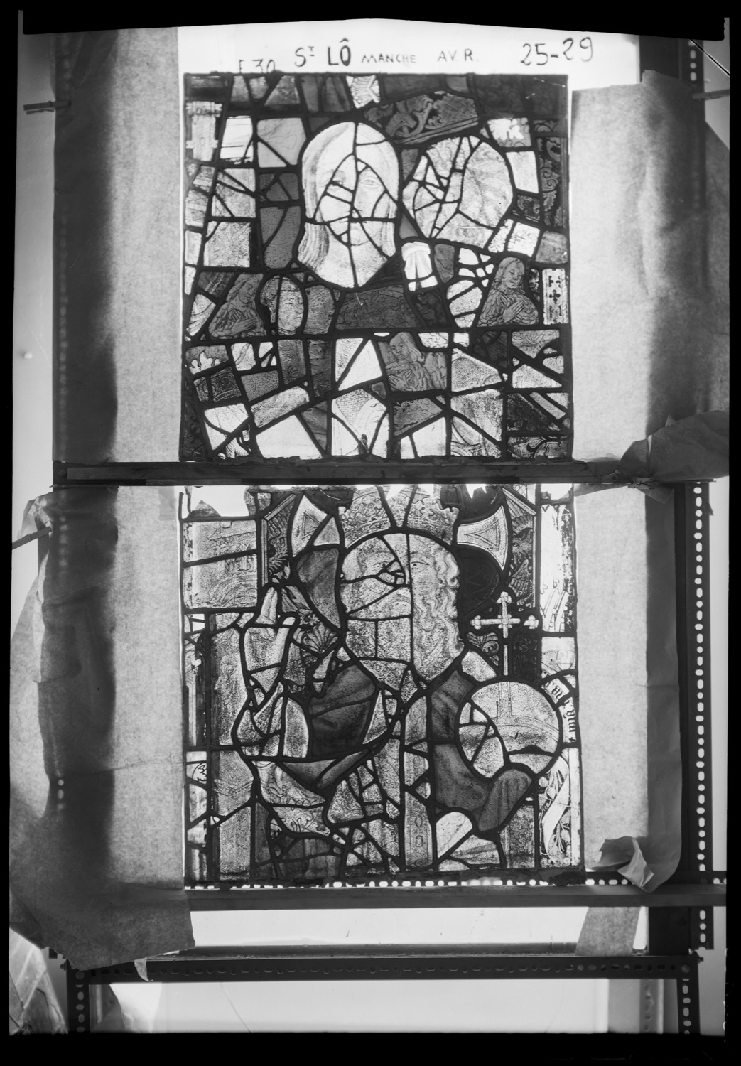 Baie 30, panneaux de vitrail 25 et 29 [Baie 14 ; Baie 30]