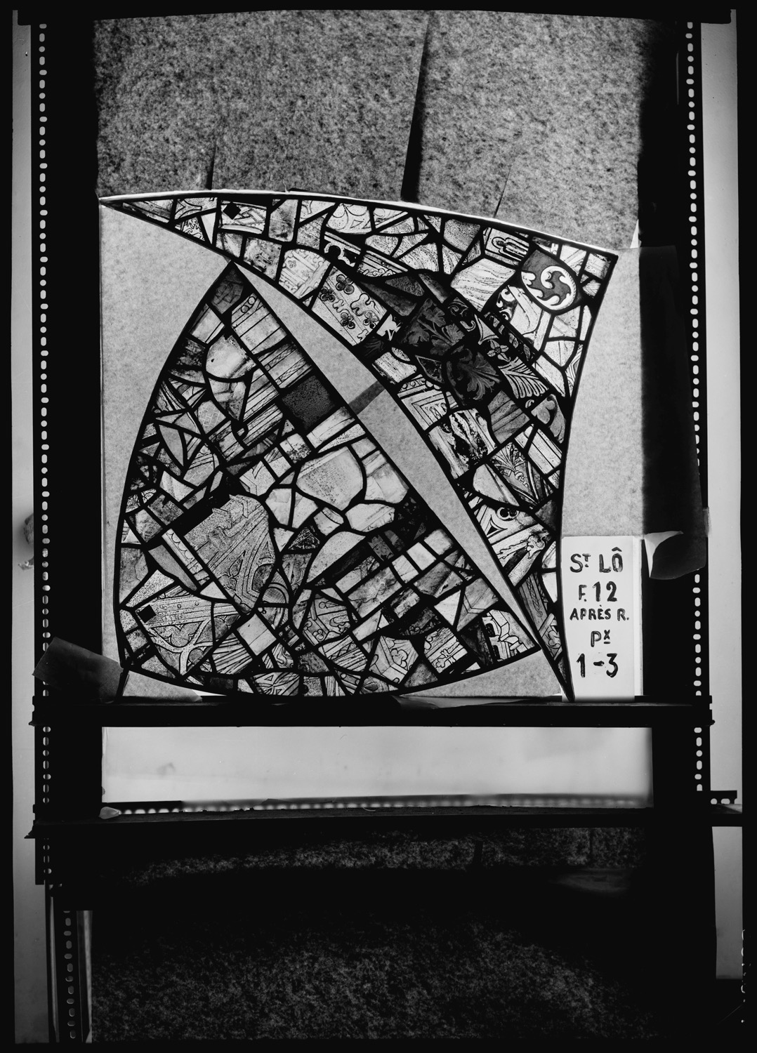 Baie 12, panneaux de vitrail 1 et 3 [Baie 14]