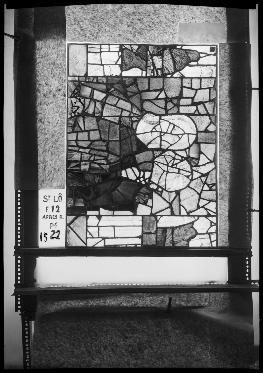 Baie 12, panneau de vitrail 15 [Baie 14]