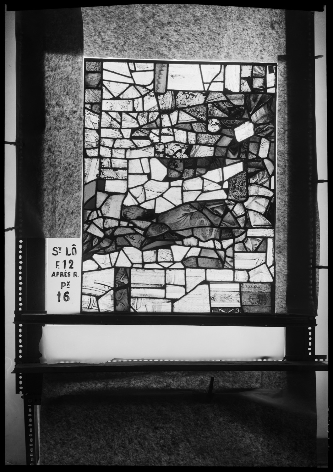 Baie 12, panneau de vitrail 16 [Baie 14]