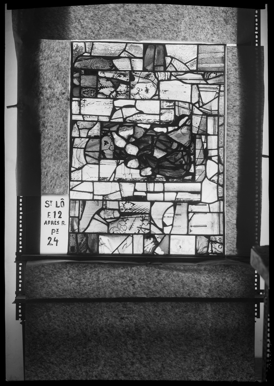 Baie 12, panneau de vitrail 24 [Baie 14]