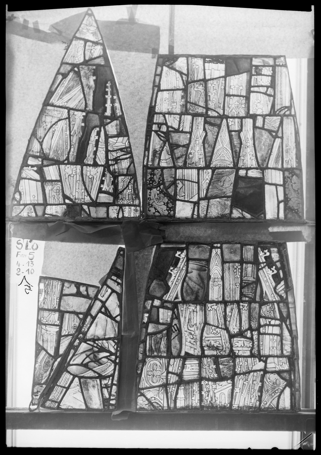 Baie 5, panneaux de vitrail 2, 4, 10 et 13 [Baie 30 ; Baie 32]