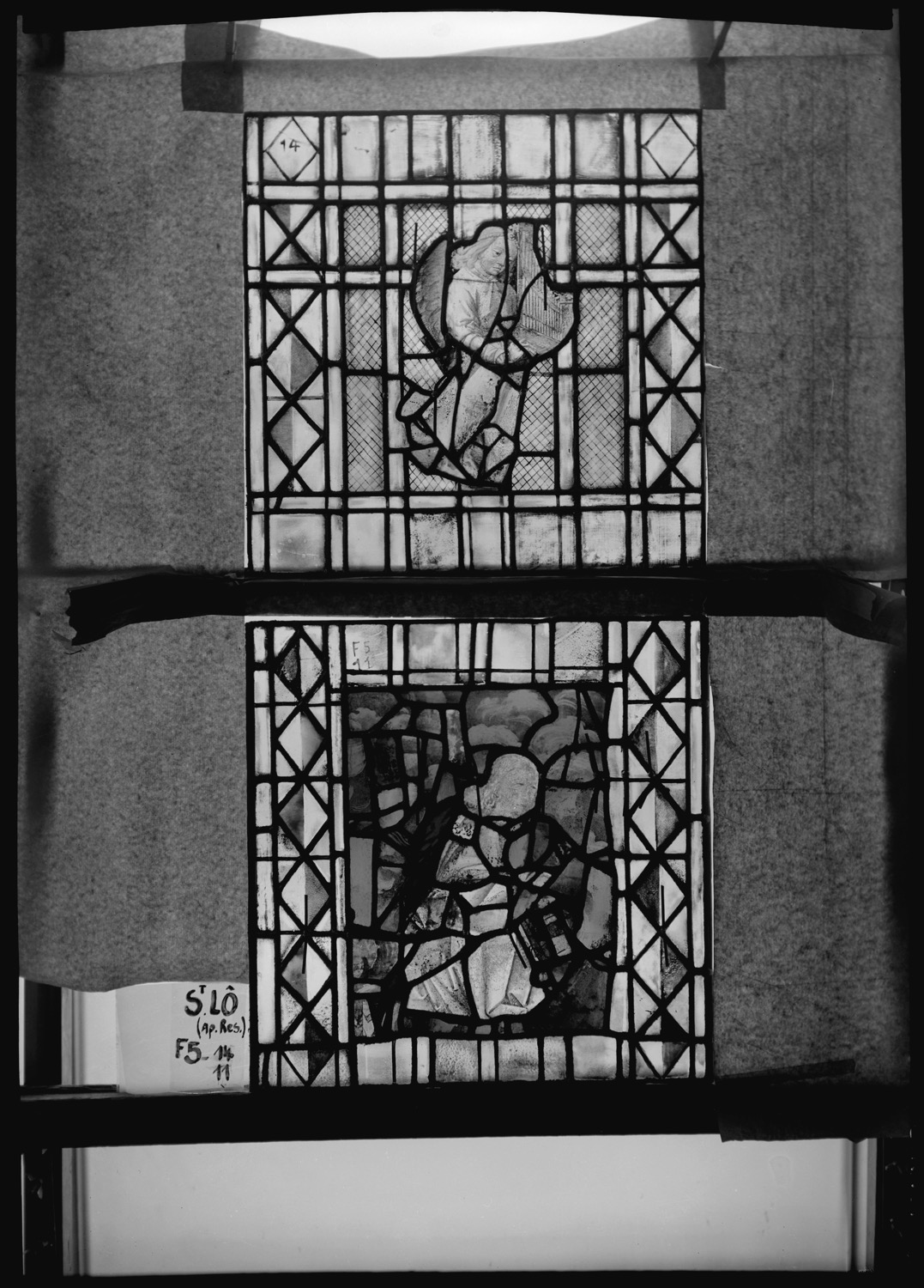 Baie 5, panneaux de vitrail 11 et 14 [Baie 28]