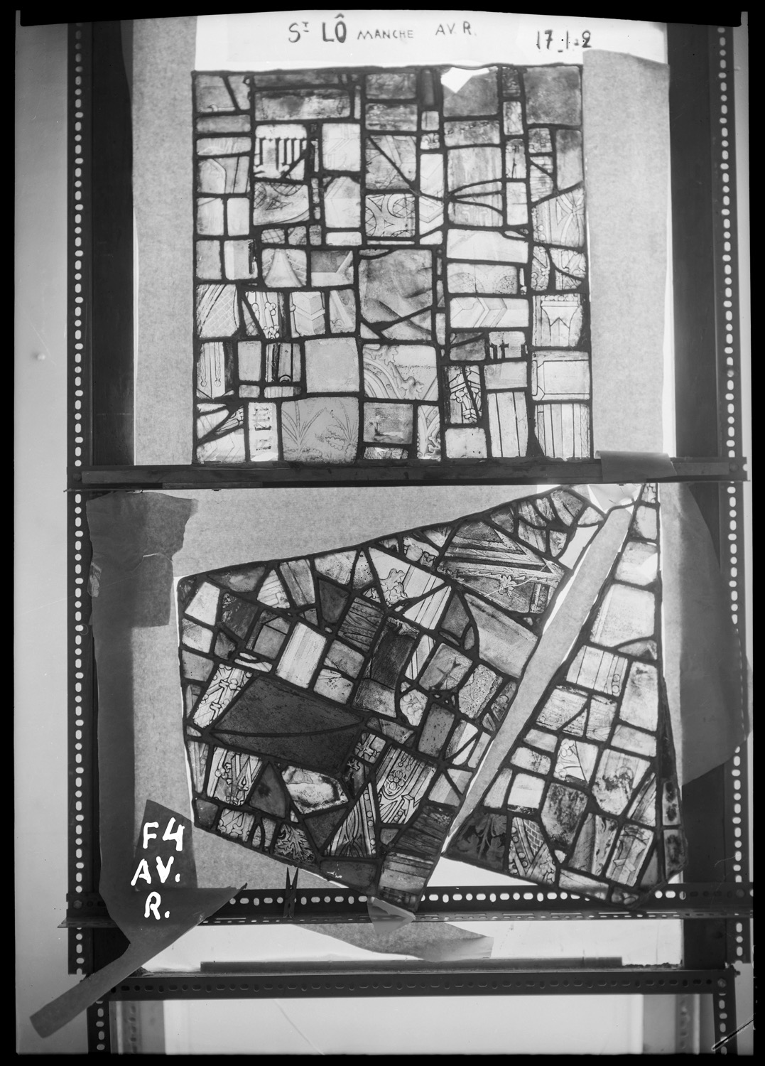 Baie 4, panneaux de vitrail 1, 2 et 17