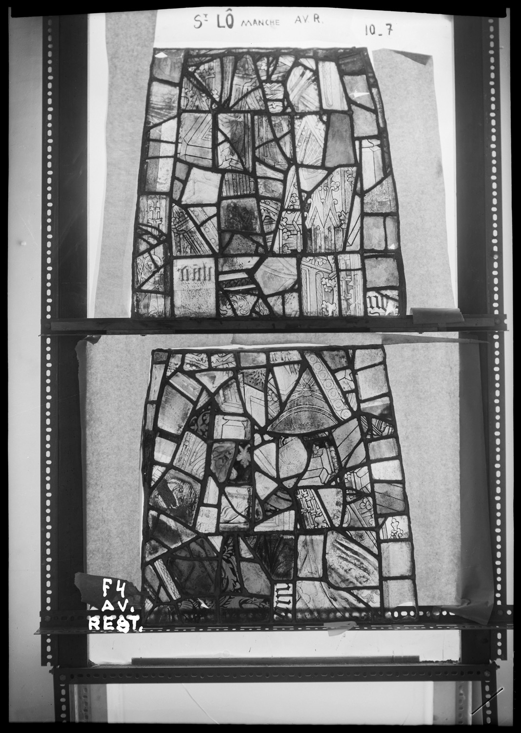 Baie 4, panneaux de vitrail 7 et 10 [Baie 32]