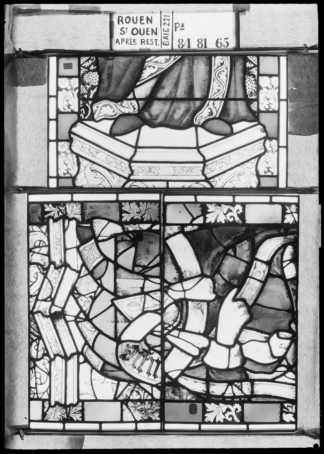 Eglise abbatiale : baie 221, panneaux de vitrail 65, 81 et 84 [Baie 219]