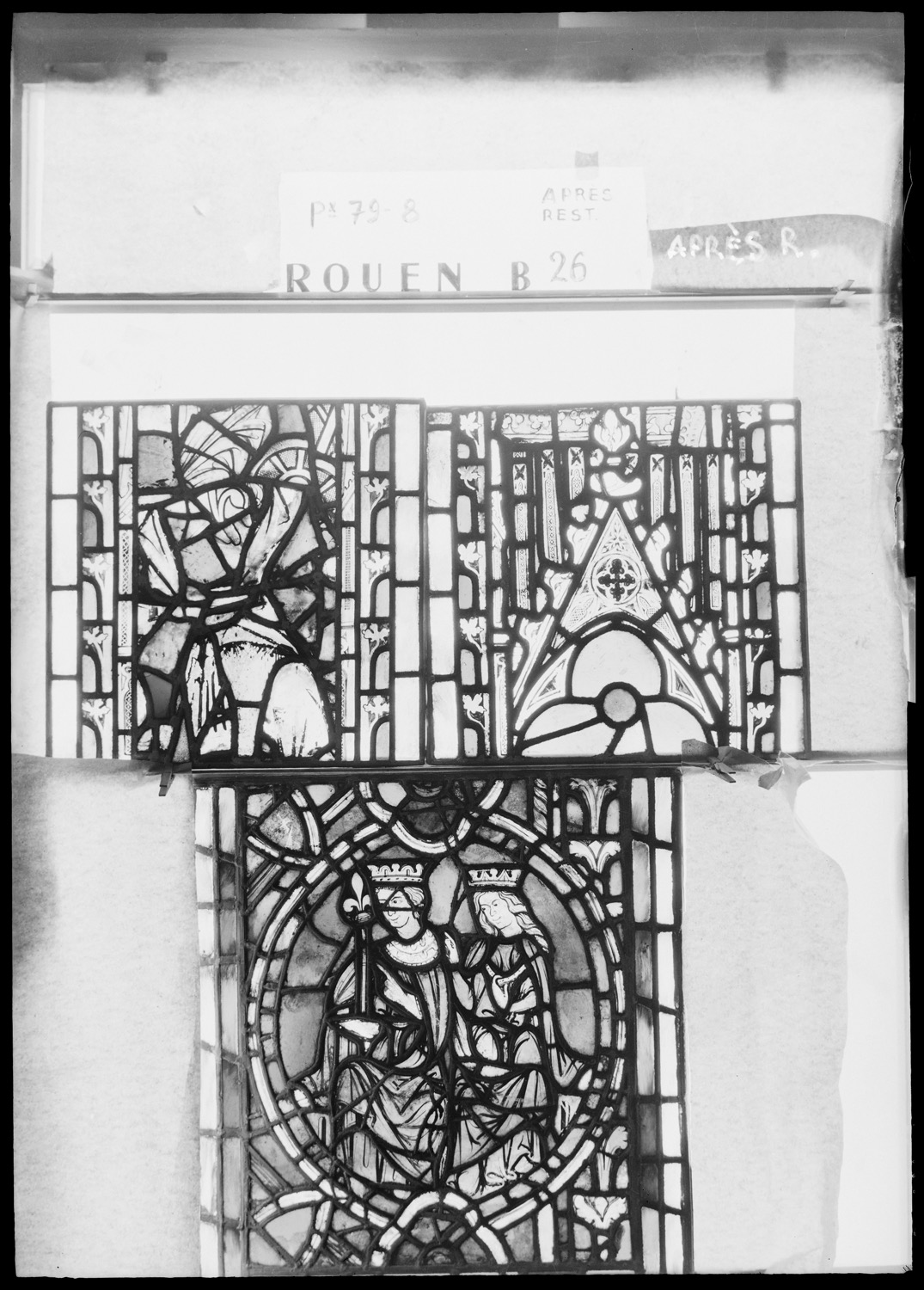 Eglise abbatiale : baie 26, panneaux de vitrail 7, 8 et 9