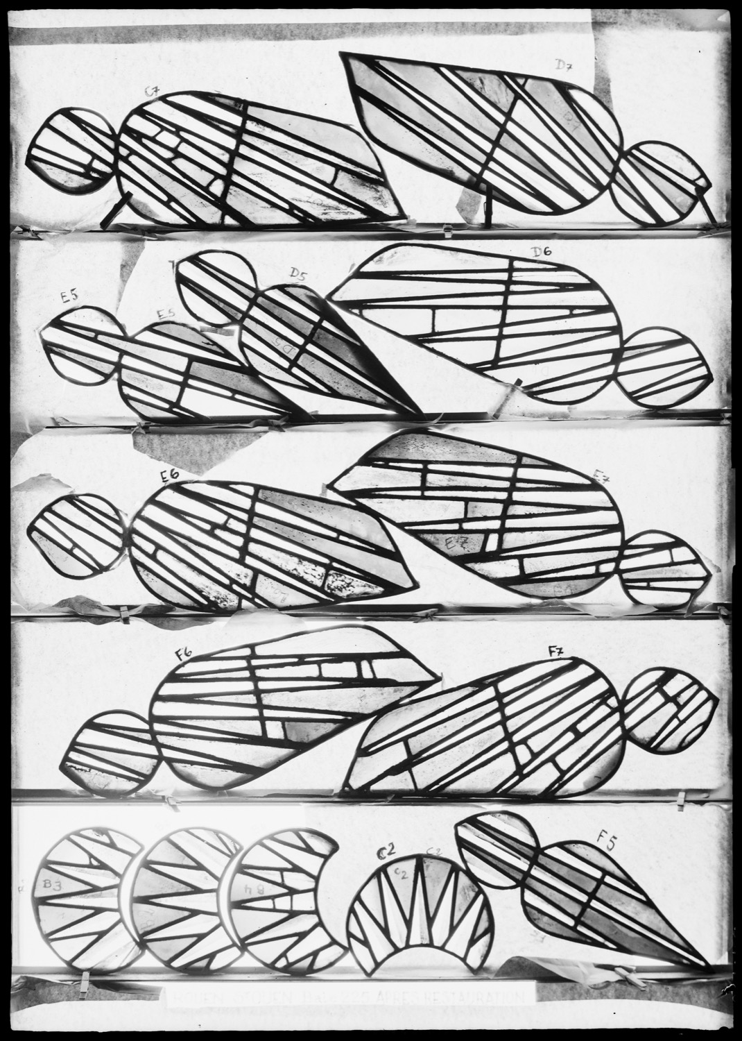 Eglise abbatiale : baie 7, panneaux de vitrail B2, B3, C2, C7, D5, D6, E5, E6, E7, F5, F6 et F7