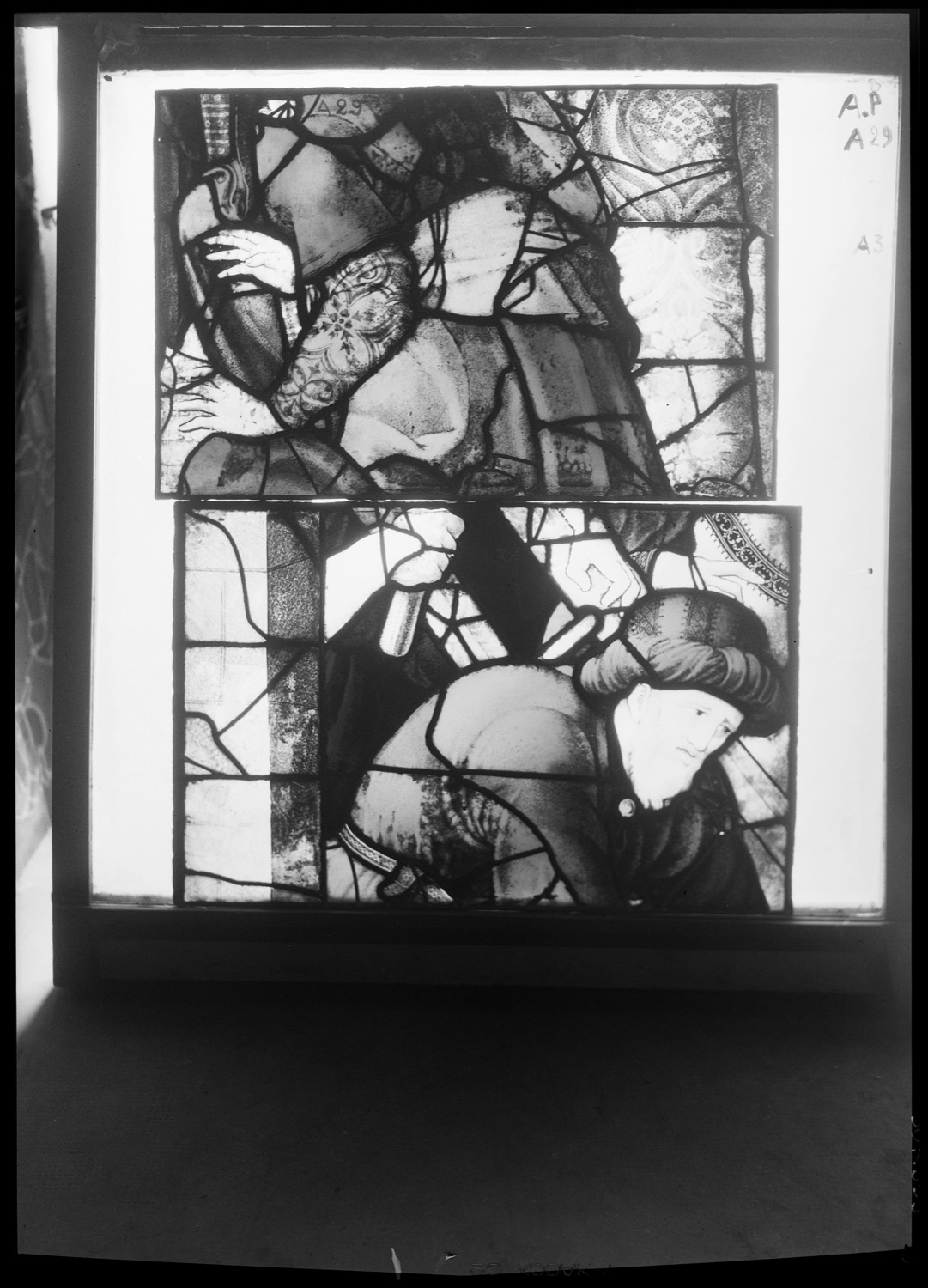 Baie A, panneaux de vitrail 3 et 29 [Baie 25]