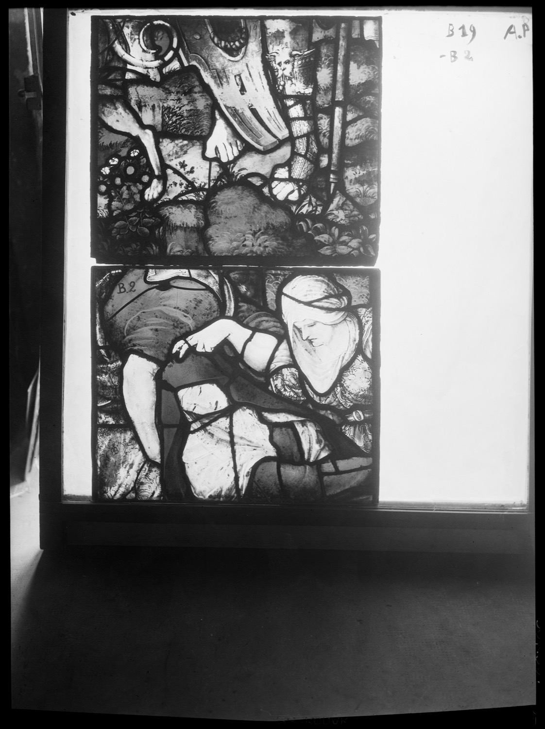 Baie B, panneaux de vitrail 2 et 19 [Baie 23]