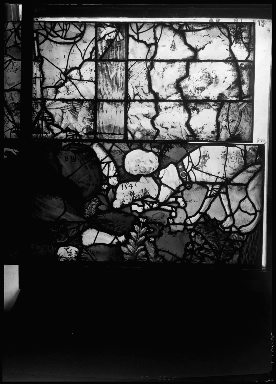 Baie B, panneaux de vitrail 10 et 13 [Baie 23]