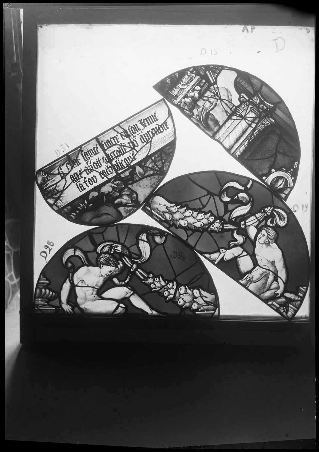 Baie D, panneaux de vitrail 15, 19, 28 et 31 [Baie 19]