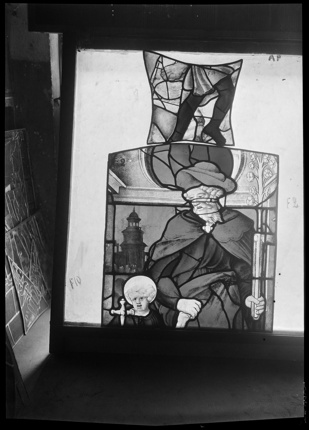 Baie F, panneaux de vitrail 2 et 12 [Baie 15]