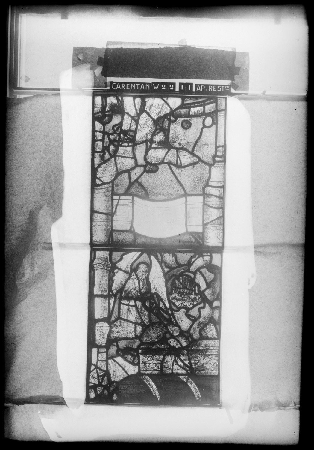 Baie W, panneaux de vitrail 11 et 22 [Baie 27]