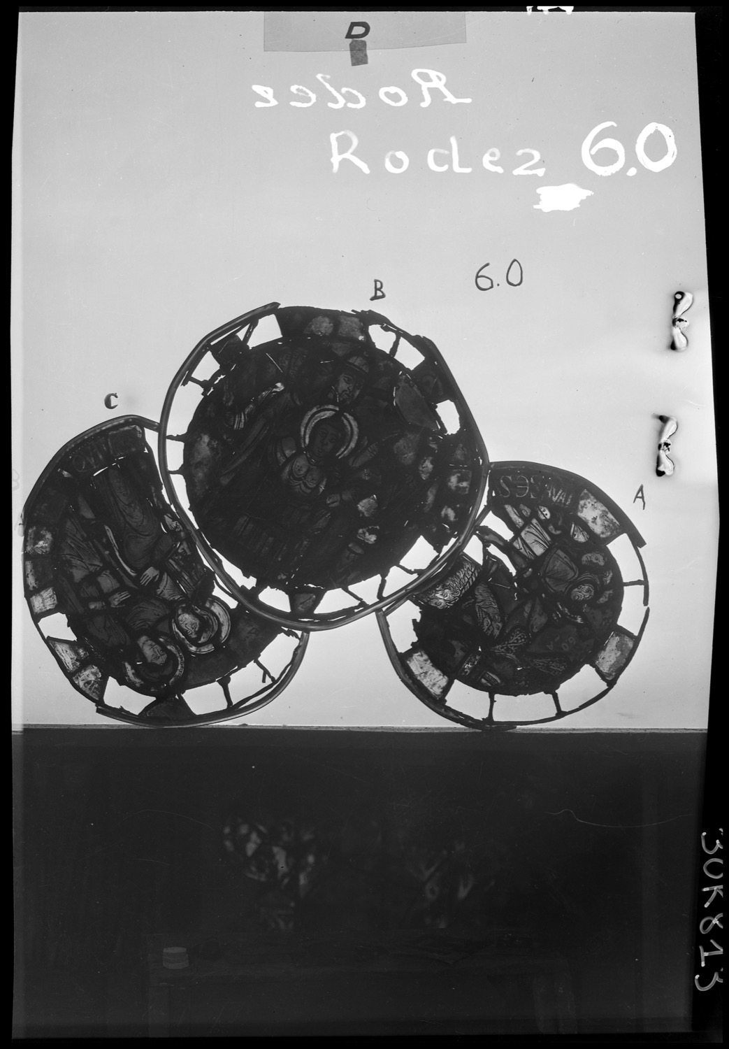 Baie 6.O, panneaux de vitrail A, B et C