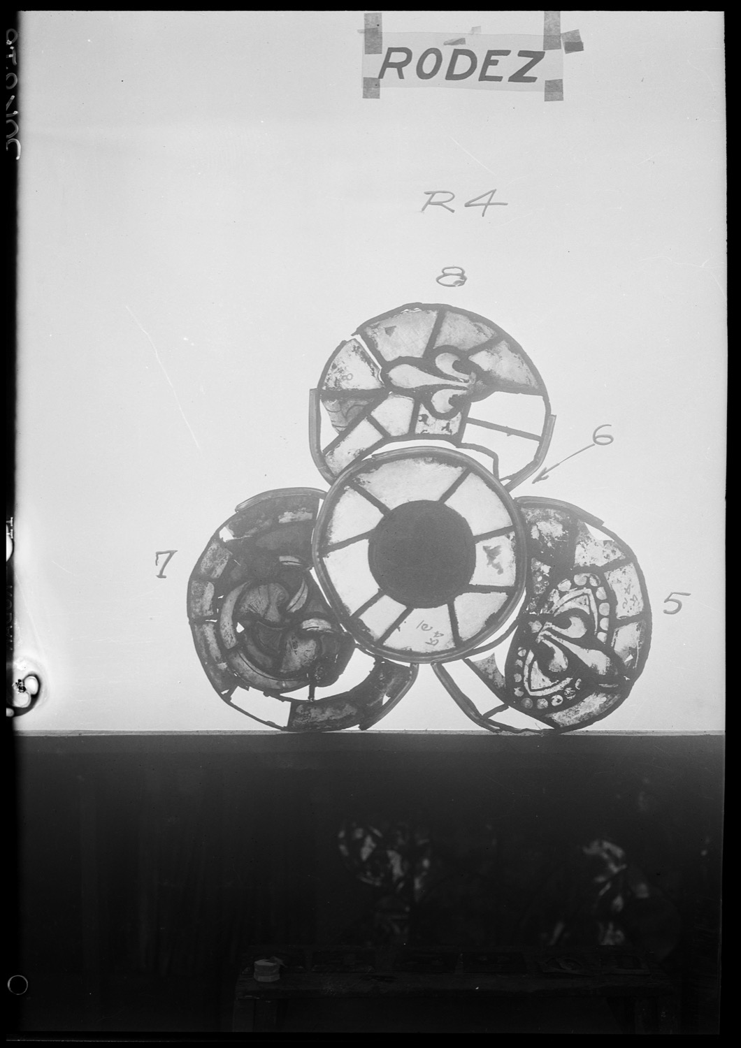 Baie R4, panneaux de vitrail 5, 6, 7 et 8