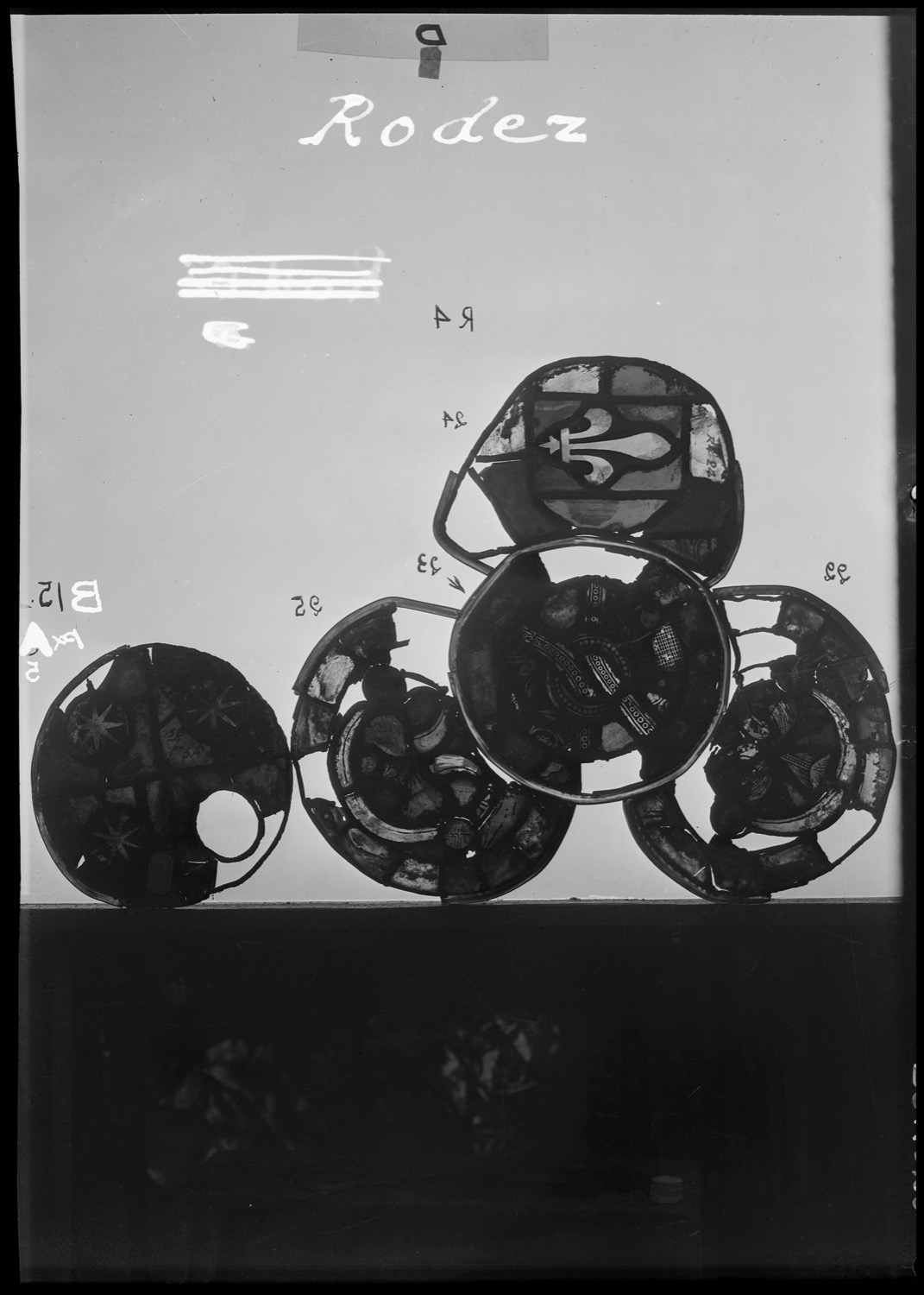 Baie R4, panneaux de vitrail 15, 22, 23 et 25