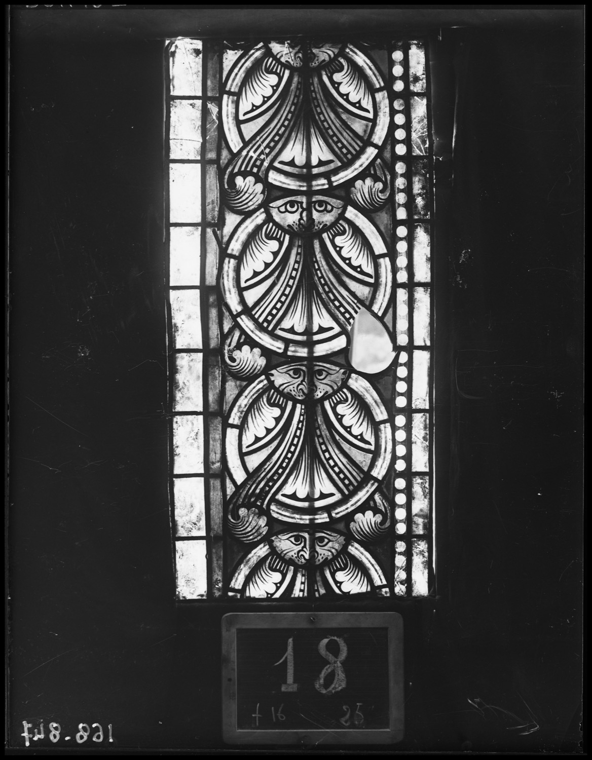 Panneau de vitrail 18 [Baie 109]